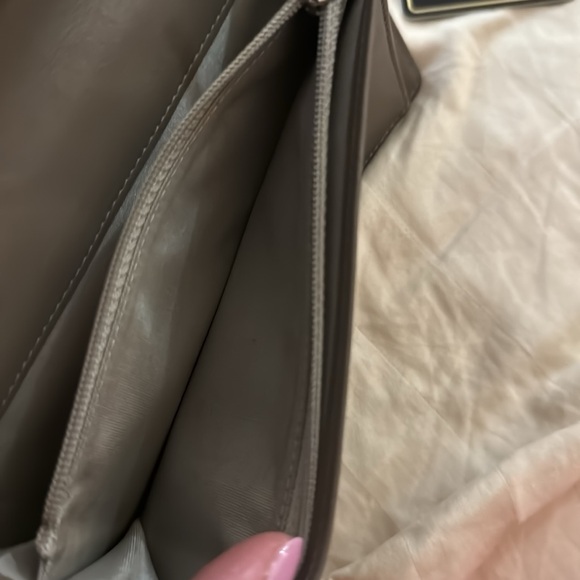 ❌SOLD❌Very Good Used Auth Chanel Patent Leather Wallet - Neutral/ Gray Color - Picture 8 of 15